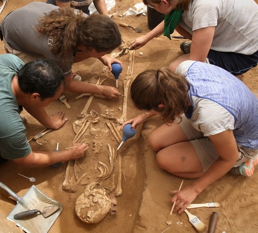 Arqueólogos descubren cementerio filisteo